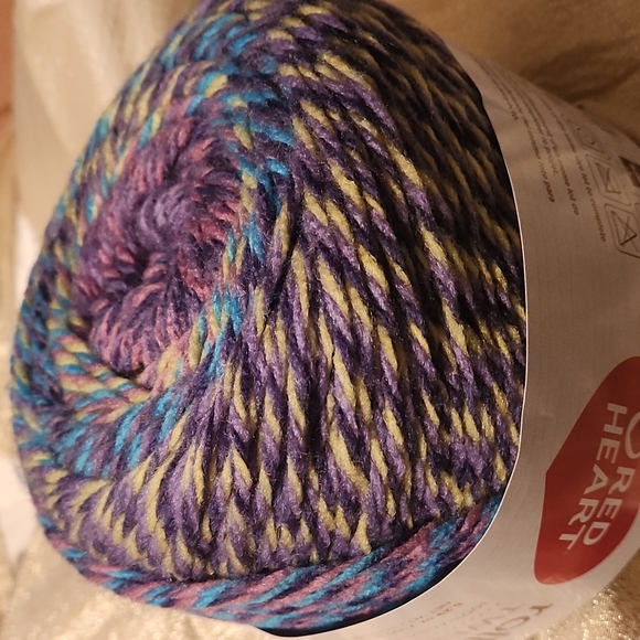 Red heart yarn - Picture 4 of 5